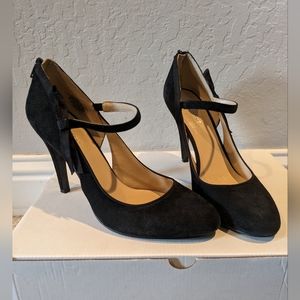 Nine West black suede Mary Jane pumps, 4 inch heel, Size 8 1/2, like new